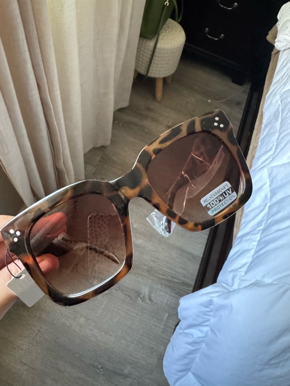 Stylish Oversized Tortoiseshell Women's Sunglasses - Brown